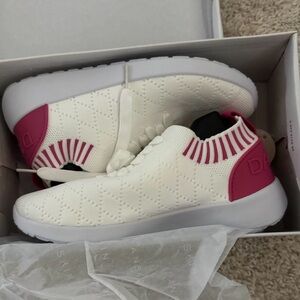 NEW Danskin Girls Tennis Shoes size 2